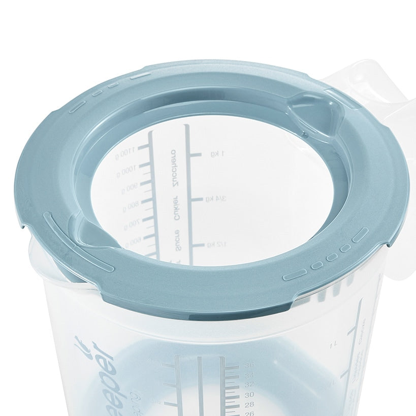 Measuring Cup and Juicer with Lid - 4-in-1 Kitchen Tool