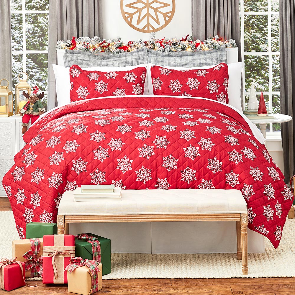 Red Snowflake Full/Queen Quilt Set with Shams